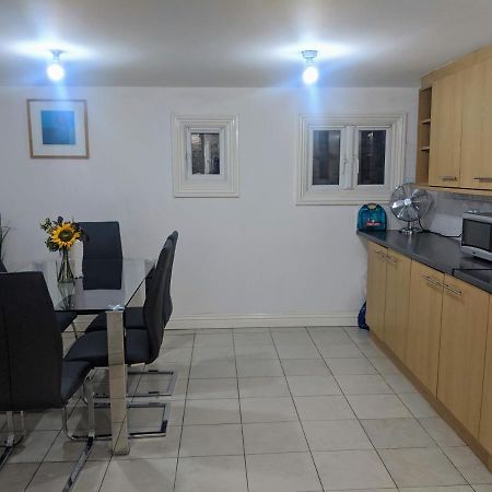 Alexandra Contractor House - Free Parking For Large Vans, Free Wifi & Netflix By Firoz Property Management Aldershot Extérieur photo