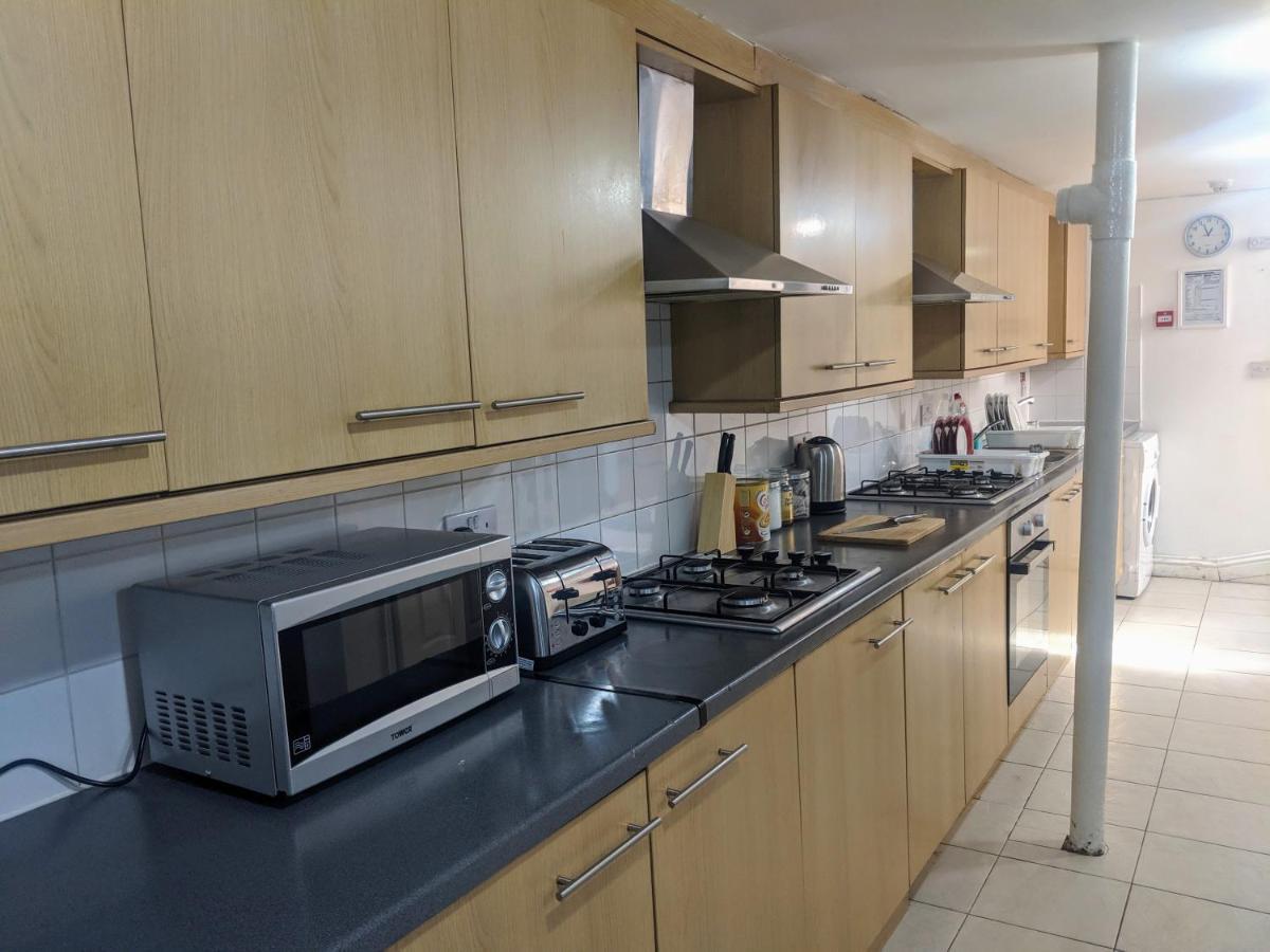 Alexandra Contractor House - Free Parking For Large Vans, Free Wifi & Netflix By Firoz Property Management Aldershot Extérieur photo