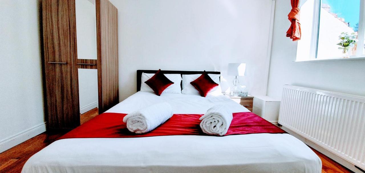 Alexandra Contractor House - Free Parking For Large Vans, Free Wifi & Netflix By Firoz Property Management Aldershot Extérieur photo
