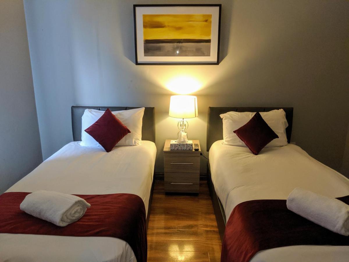 Alexandra Contractor House - Free Parking For Large Vans, Free Wifi & Netflix By Firoz Property Management Aldershot Extérieur photo