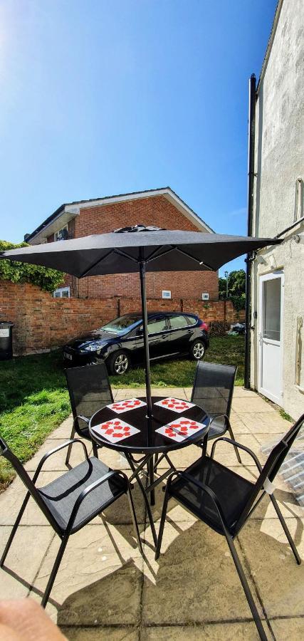 Alexandra Contractor House - Free Parking For Large Vans, Free Wifi & Netflix By Firoz Property Management Aldershot Extérieur photo
